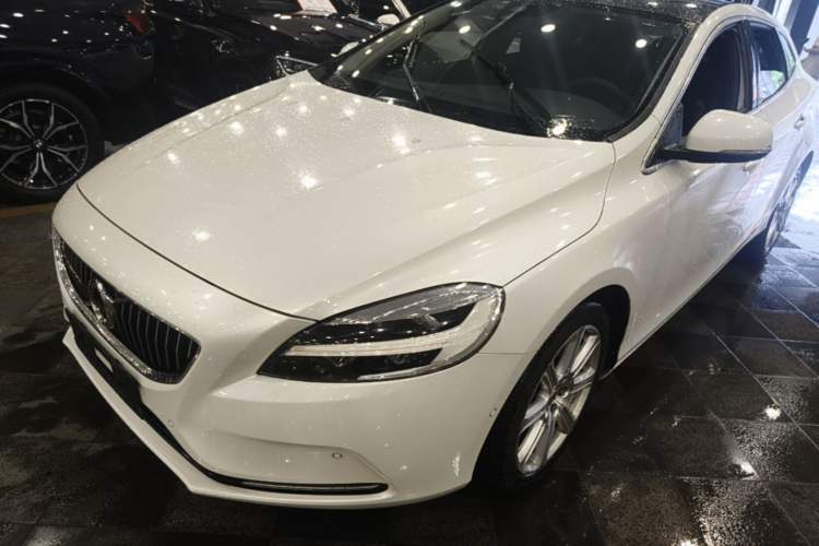 Gebrauchter Volvo V40 2017 T4 Smart Luxury Edition Guazi used car, China used car export, Used car for sale, Used cars, Cheapest cars for sale