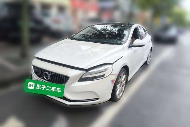 Gebrauchter Volvo V40 2017 T3 Zhiyi Edition Guazi used car, China used car export, Used car for sale, Used cars, Cheapest cars for sale