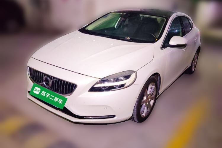 Used Volvo V40 2017 T3 Zhiyi Edition Guazi used car, China used car export, Used car for sale, Used  cars, Cheapest cars for sale