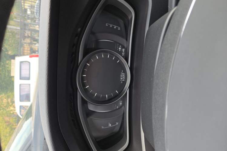 Used Volvo V40 2017 T4 Smart Luxury Edition Odometer Close Up