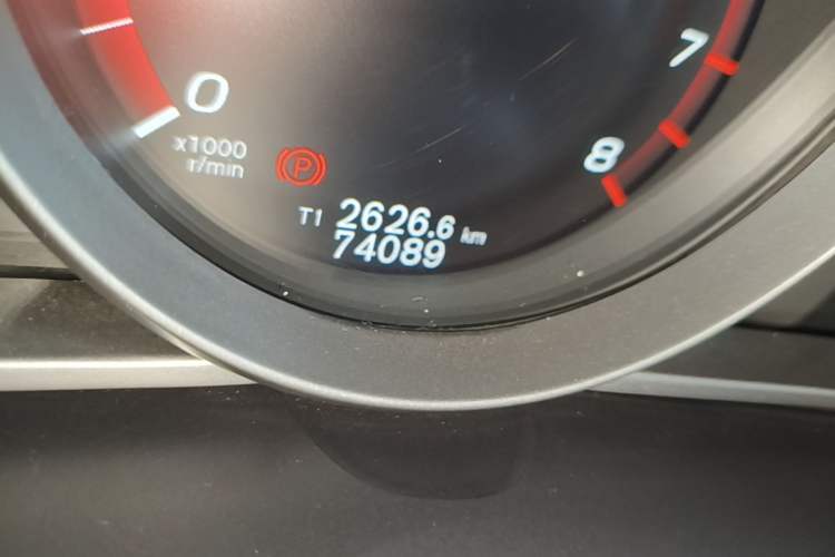Used Volvo V40 2017 T3 Zhiya Edition Odometer Close Up