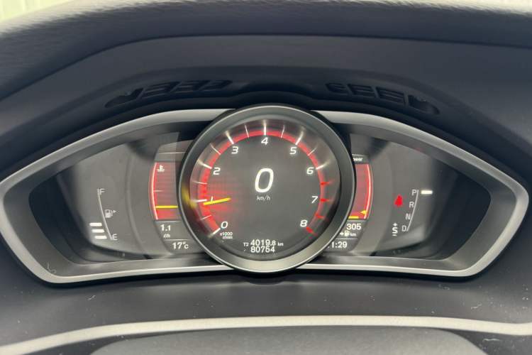 Used Volvo V40 2017 T3 Zhiyi Edition Odometer Close Up