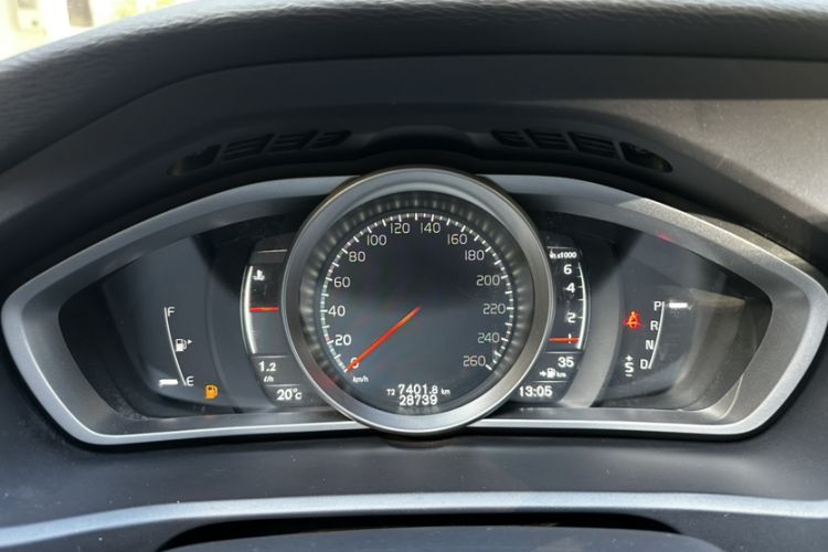 Used Volvo V40 2017 T3 Zhiyi Edition Odometer Close Up