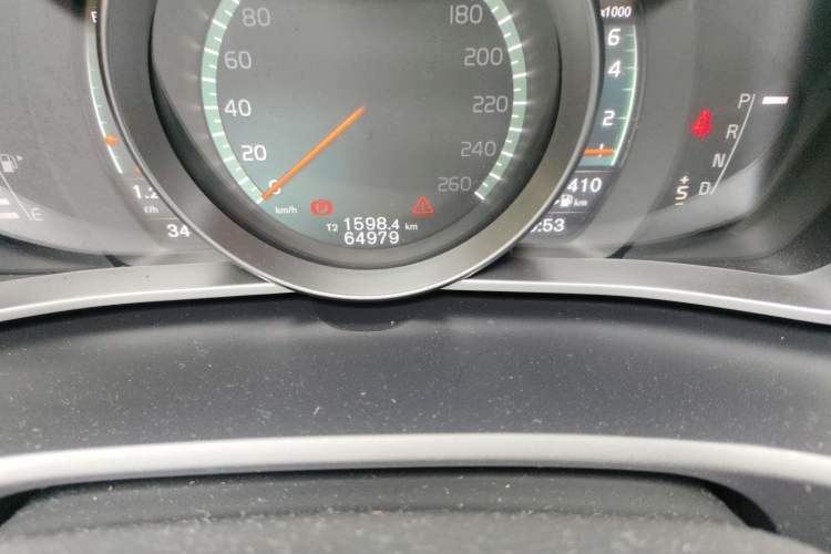 Used Volvo V40 2017 T3 Zhiya Edition Odometer Close Up