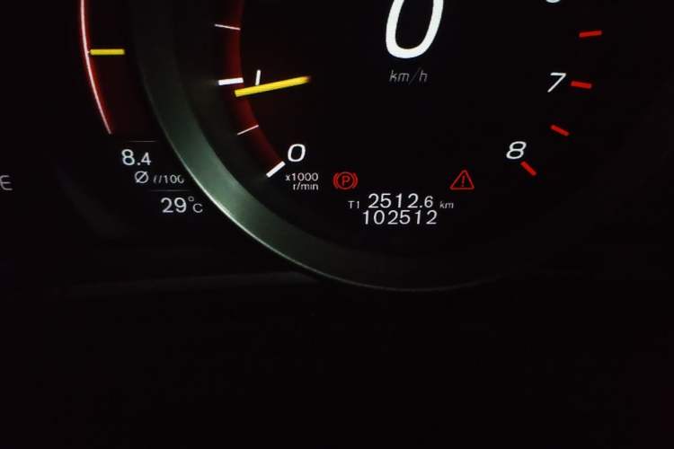 Used Volvo V40 2017 T3 Zhiyi Edition Odometer Close Up