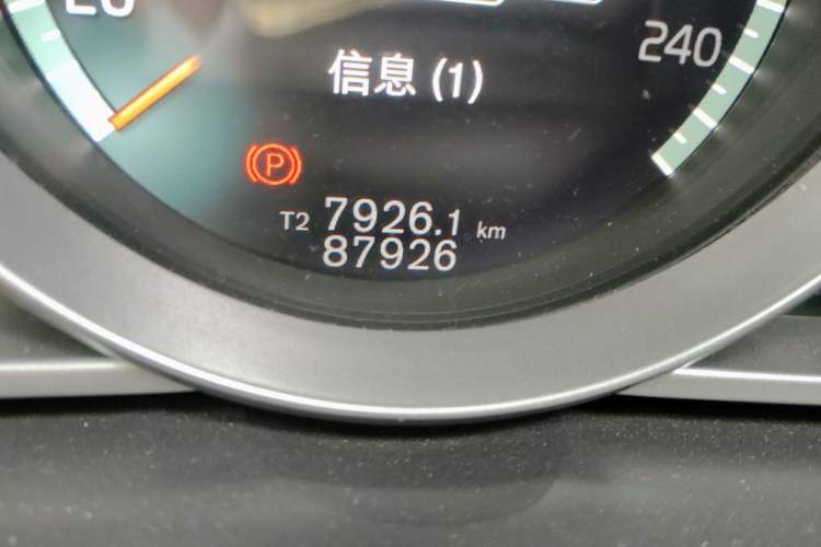 Used Volvo V40 2017 T3 Zhiyi Edition Odometer Close Up