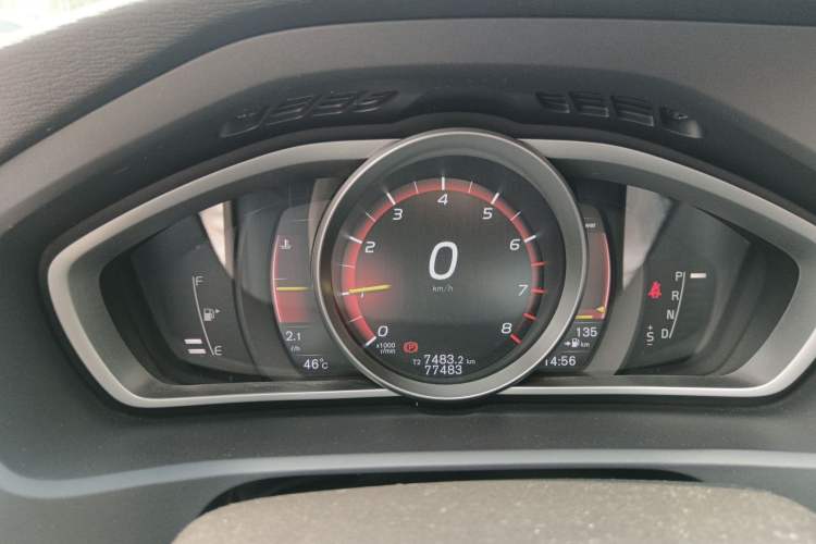 Used Volvo V40 2017 T3 Zhiyi Edition Odometer Close Up