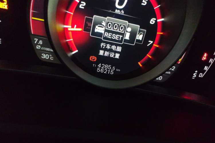 Used Volvo V40 2017 T3 Zhiyi Edition Odometer Close Up