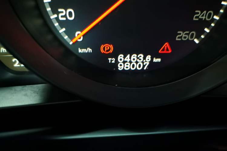 Used Volvo V40 2017 T3 Zhiyi Edition Odometer Close Up