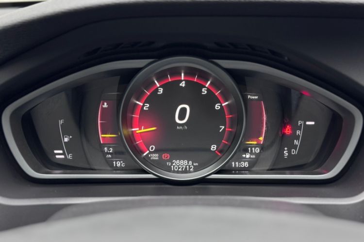 Used Volvo V40 2017 T3 Zhiyi Edition Odometer Close Up