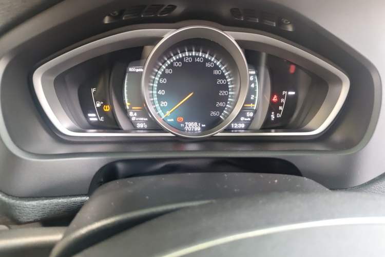 Used Volvo V40 2017 T3 Zhiya Edition Odometer Close Up