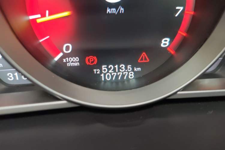 Used Volvo V40 2017 T3 Smart Edition Odometer Close Up