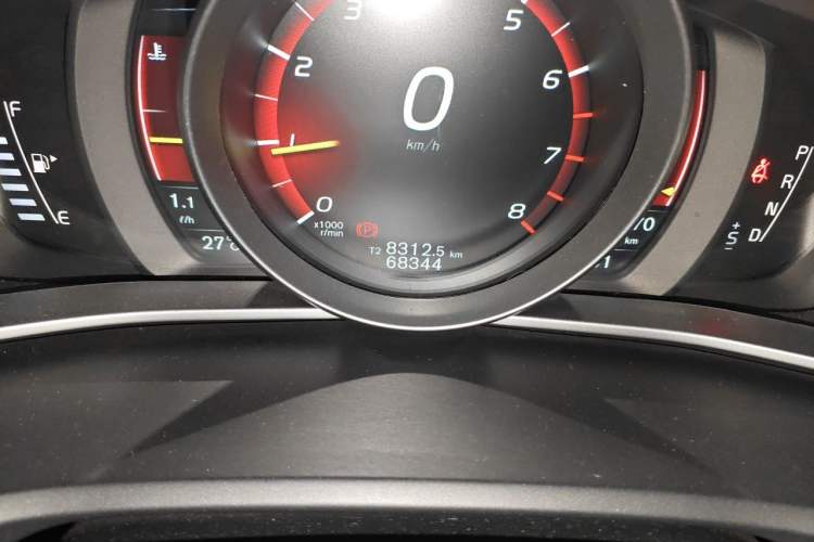 Used Volvo V40 2017 T3 Zhiya Edition Odometer Close Up
