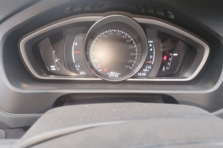 Used Volvo V40 2017 T3 Zhiya Edition Odometer Close Up