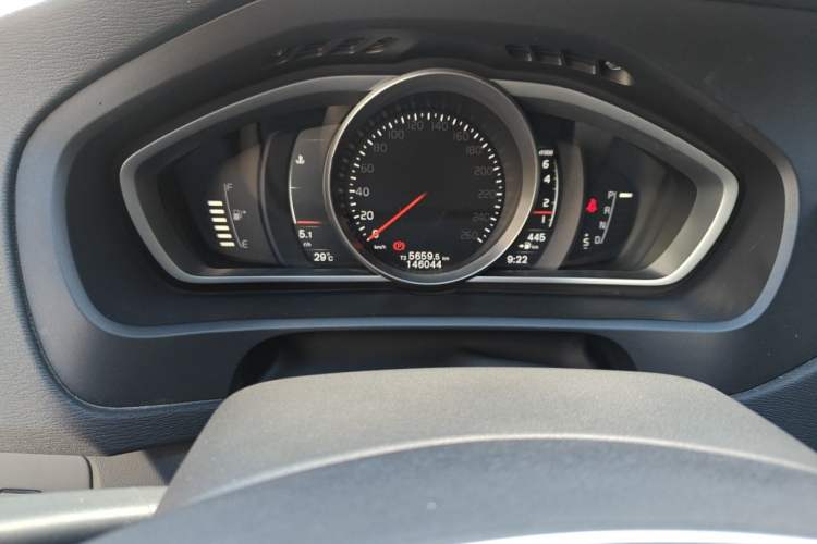 Used Volvo V40 2017 T3 Zhiya Edition Odometer Close Up
