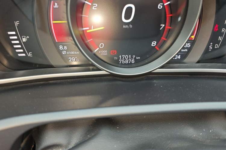 Used Volvo V40 2017 T3 Zhiya Edition Odometer Close Up