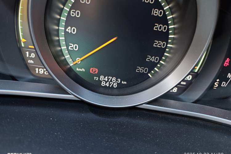 Used Volvo V40 2017 T3 Zhiyi Edition Odometer Close Up
