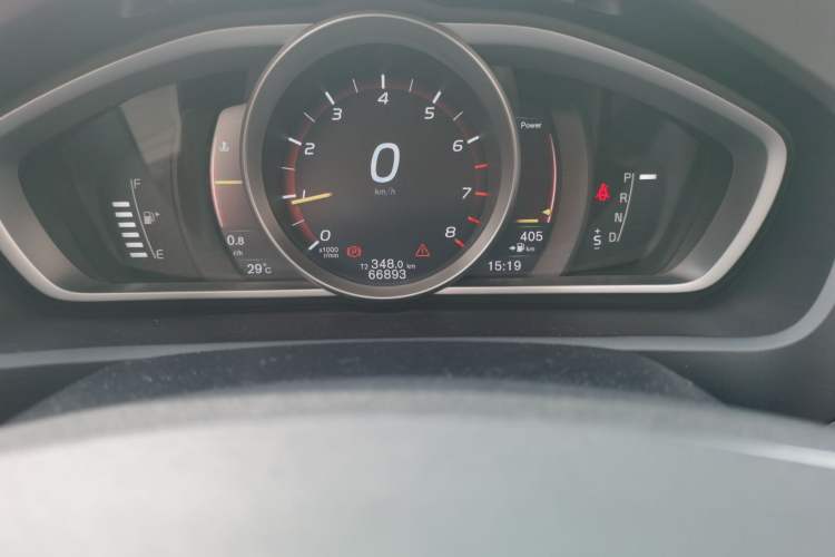 Used Volvo V40 2017 T3 Zhiyi Edition Odometer Close Up