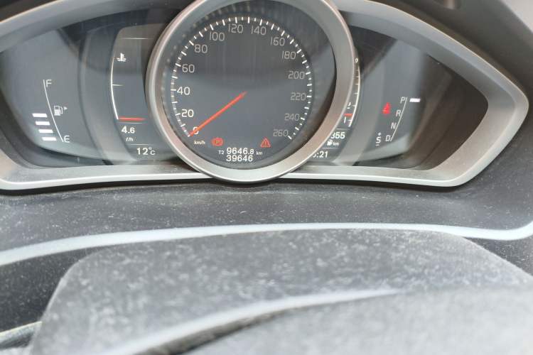 Used Volvo V40 2017 T3 Zhiyi Edition Odometer Close Up