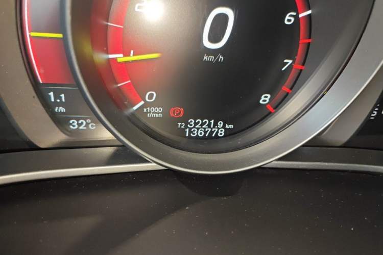 Used Volvo V40 2017 T3 Zhiyi Edition Odometer Close Up