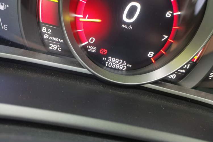 Used Volvo V40 2017 T4 Smart Luxury Edition Odometer Close Up