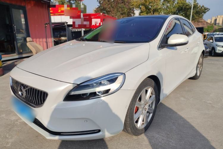 Used Volvo V40 2017 T3 Zhiya Edition Guazi used car, China used car export, Used car for sale, Used cars, Cheapest cars for sale