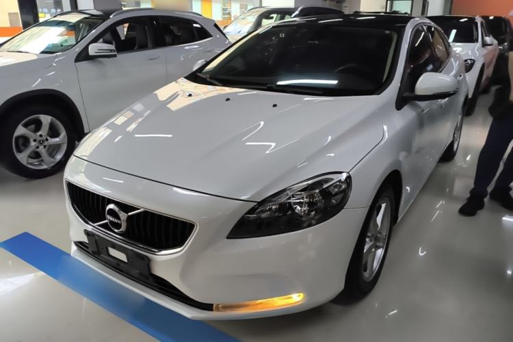 Used Volvo V40 2017 T3 Zhiyi Edition Guazi used car, China used car export, Used car for sale, Used  cars, Cheapest cars for sale