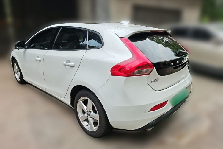 Used Volvo V40 2017 T3 Smart Edition Rear Left 45 Deg