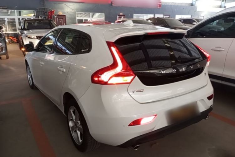 Used Volvo V40 2017 T3 Smart Edition Rear Left 45 Deg