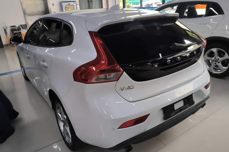 Used Volvo V40 2017 T3 Zhiyi Edition Rear Left 45 Deg