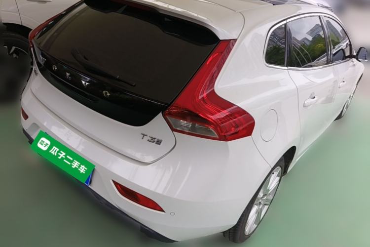 Used Volvo V40 2017 T3 Zhiya Edition Rear Right 45 Deg