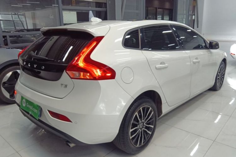 Used Volvo V40 2017 T3 Zhiyi Edition Rear Right 45 Deg