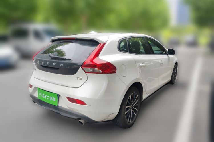 Used Volvo V40 2017 T3 Zhiya Edition Rear Right 45 Deg