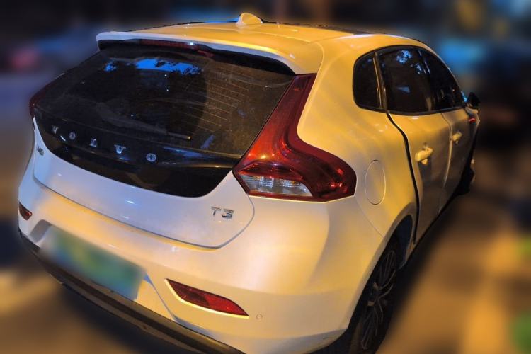 Used Volvo V40 2017 T3 Zhiyi Edition Rear Right 45 Deg