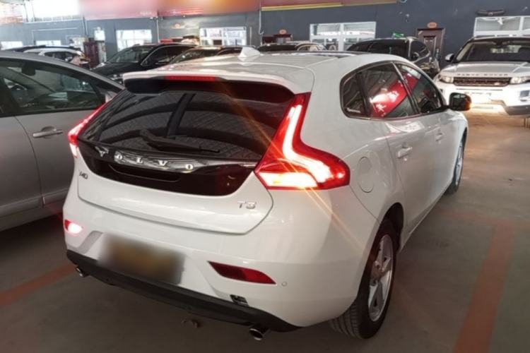 Used Volvo V40 2017 T3 Smart Edition Rear Right 45 Deg