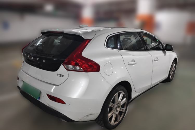 Used Volvo V40 2017 T3 Zhiya Edition Rear Right 45 Deg