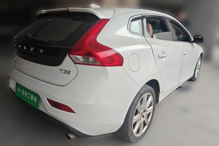 Used Volvo V40 2017 T3 Zhiya Edition Rear Right 45 Deg
