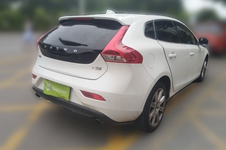 Used Volvo V40 2017 T3 Zhiya Edition Rear Right 45 Deg
