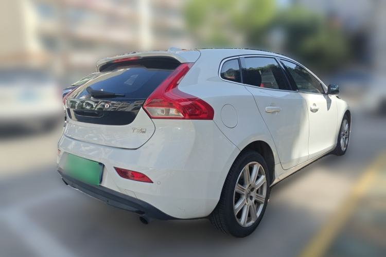 Used Volvo V40 2017 T3 Zhiya Edition Rear Right 45 Deg