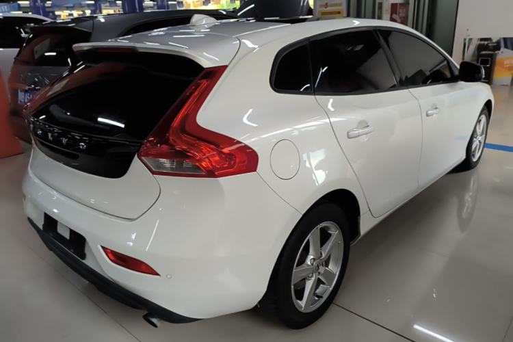 Used Volvo V40 2017 T3 Zhiyi Edition Rear Right 45 Deg