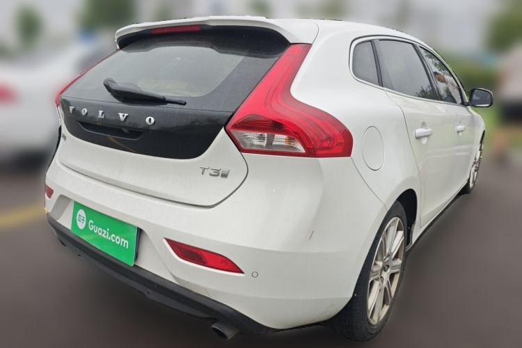 Used Volvo V40 2017 T3 Zhiya Edition Rear Right 45 Deg