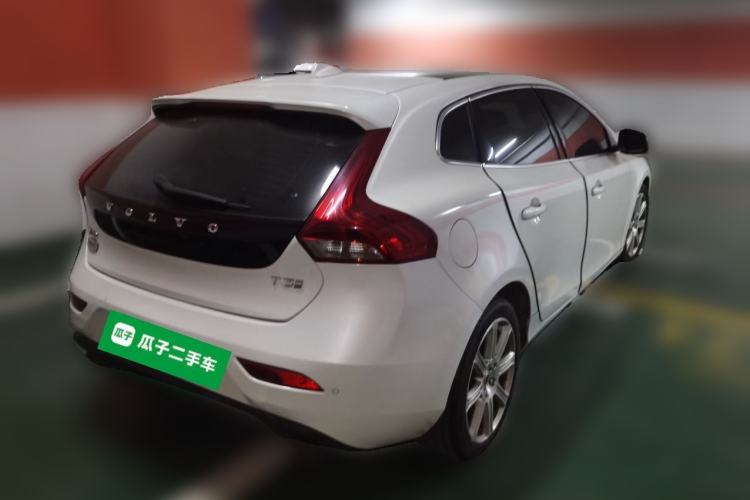 Used Volvo V40 2017 T3 Zhiya Edition Rear Right 45 Deg