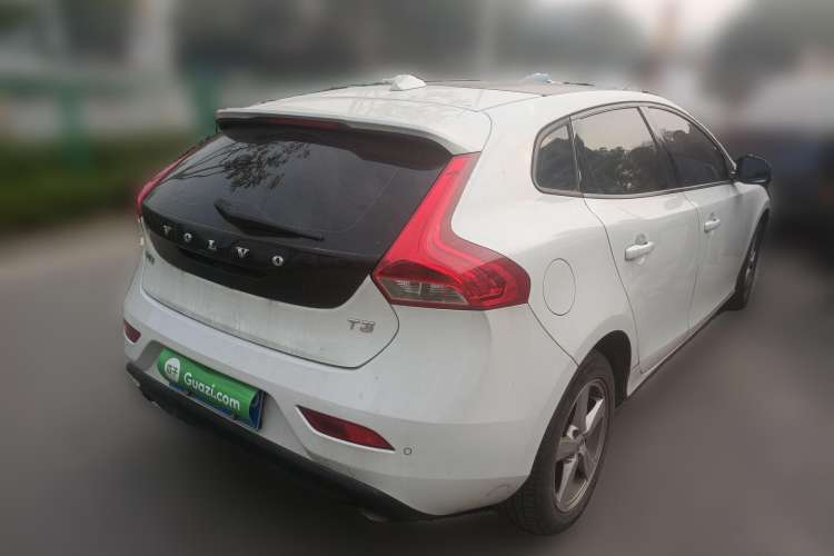 Used Volvo V40 2017 T3 Smart Edition Rear Right 45 Deg