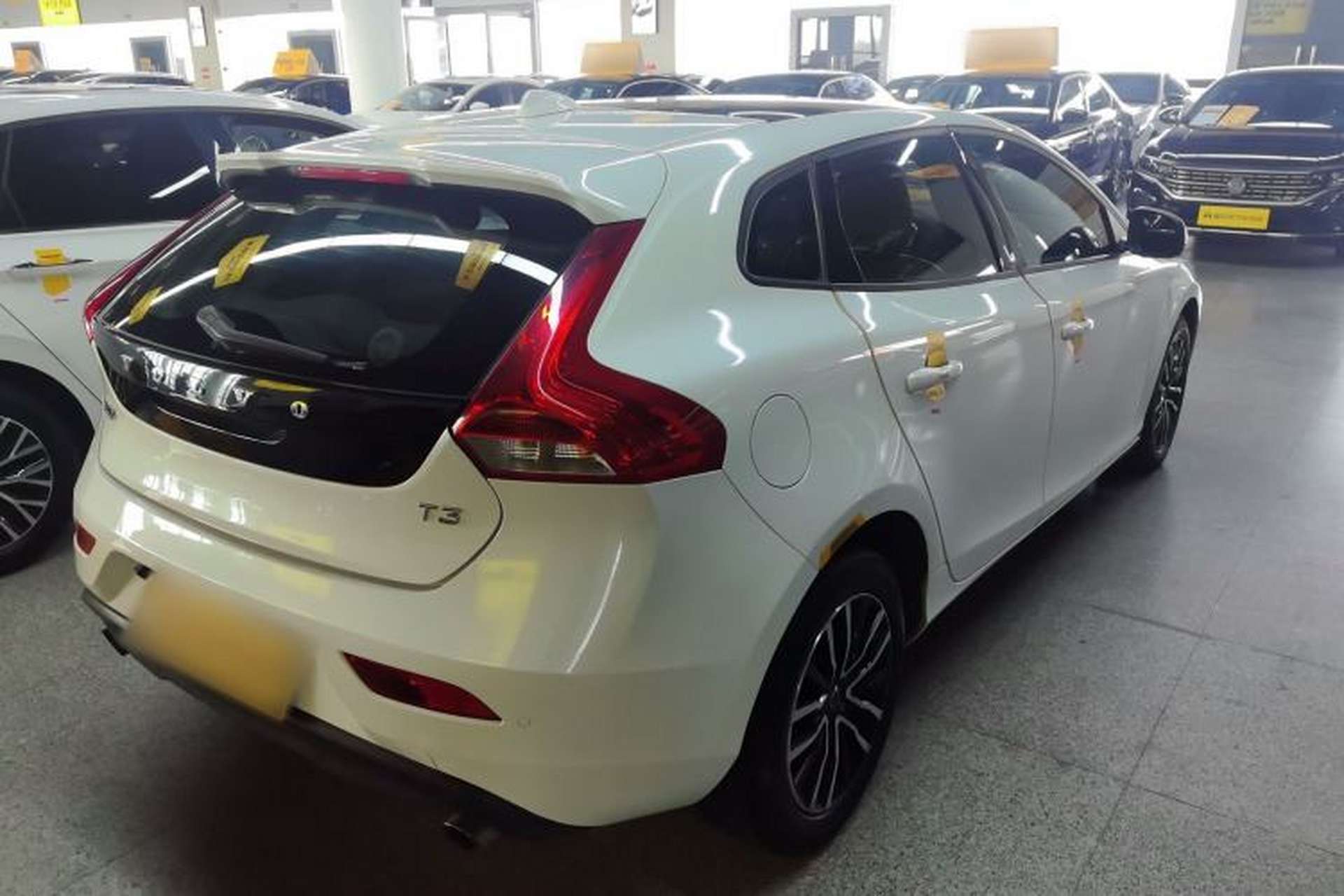 Used Volvo V40 2017 T3 Zhiyi Edition Rear Right 45 Deg