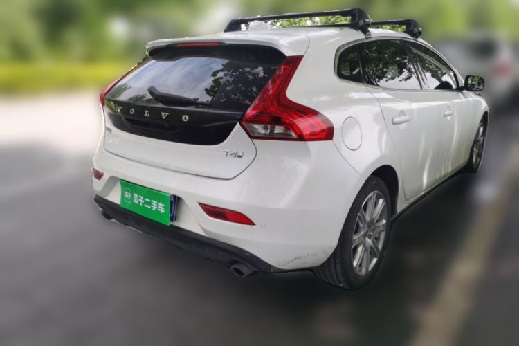 Used Volvo V40 2017 T4 Smart Luxury Edition Rear Right 45 Deg