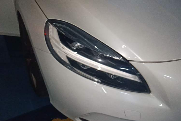 Used Volvo V40 2017 T3 Zhiyi Edition Right Front Headlight