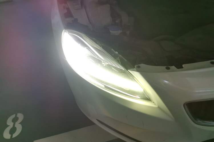 Used Volvo V40 2017 T3 Zhiyi Edition Right Front Headlight