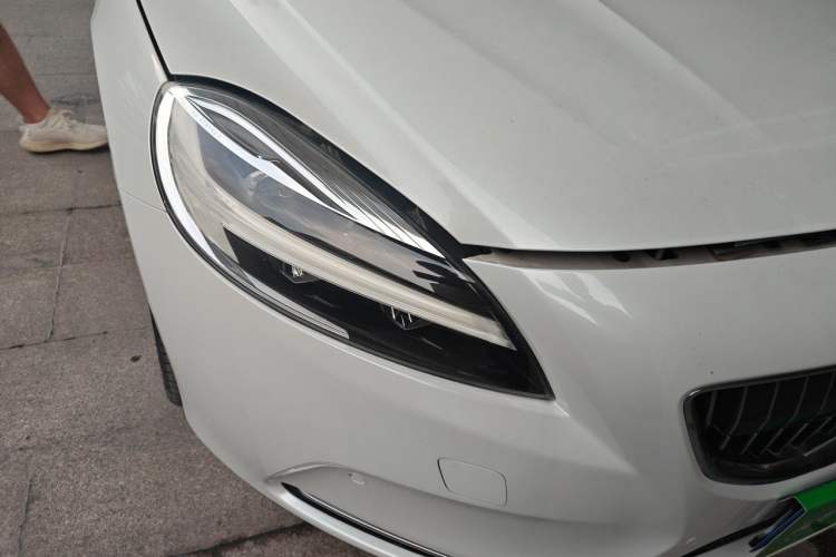 Used Volvo V40 2017 T3 Zhiya Edition Right Front Headlight