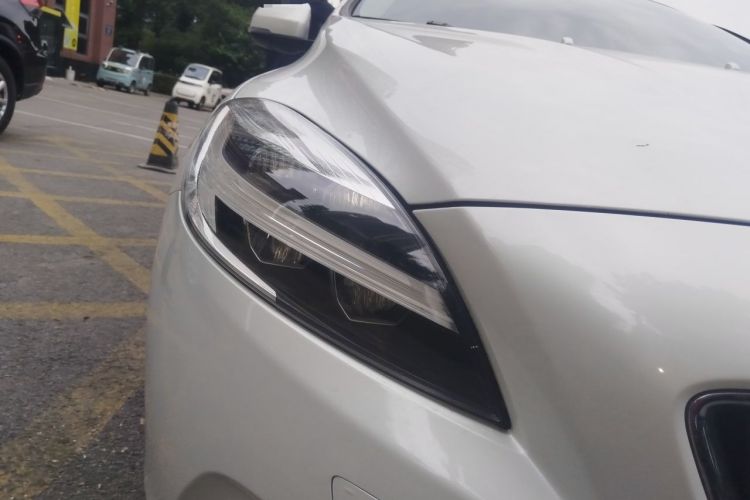 Used Volvo V40 2017 T3 Zhiya Edition Right Front Headlight