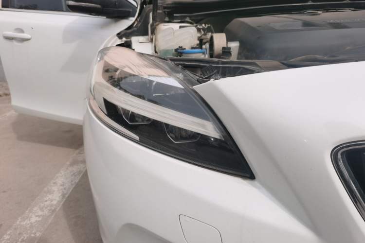 Used Volvo V40 2017 T3 Zhiyi Edition Right Front Headlight